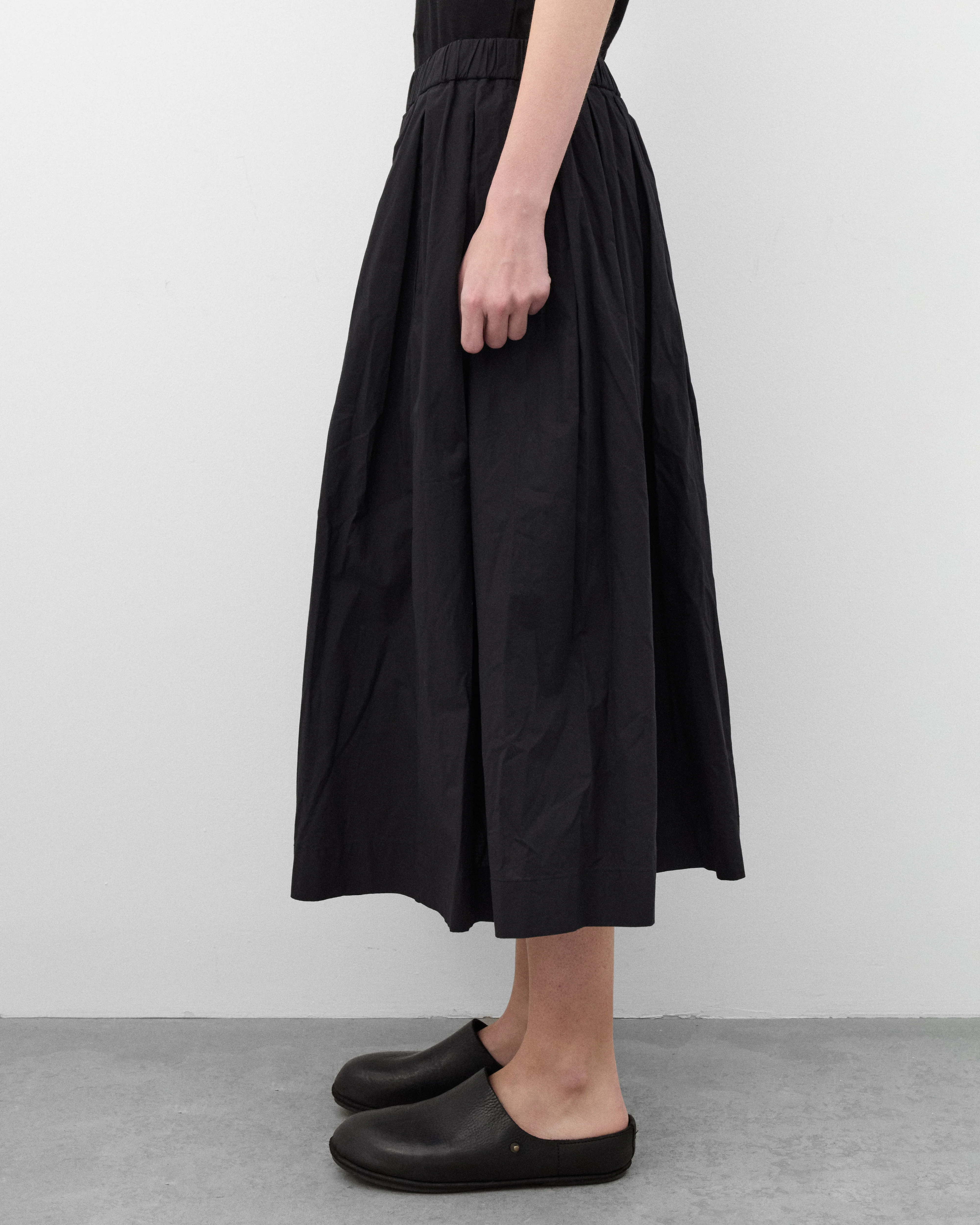 Casey Casey - Women's Simple Rideaux Skirt - (Black) - Image 4