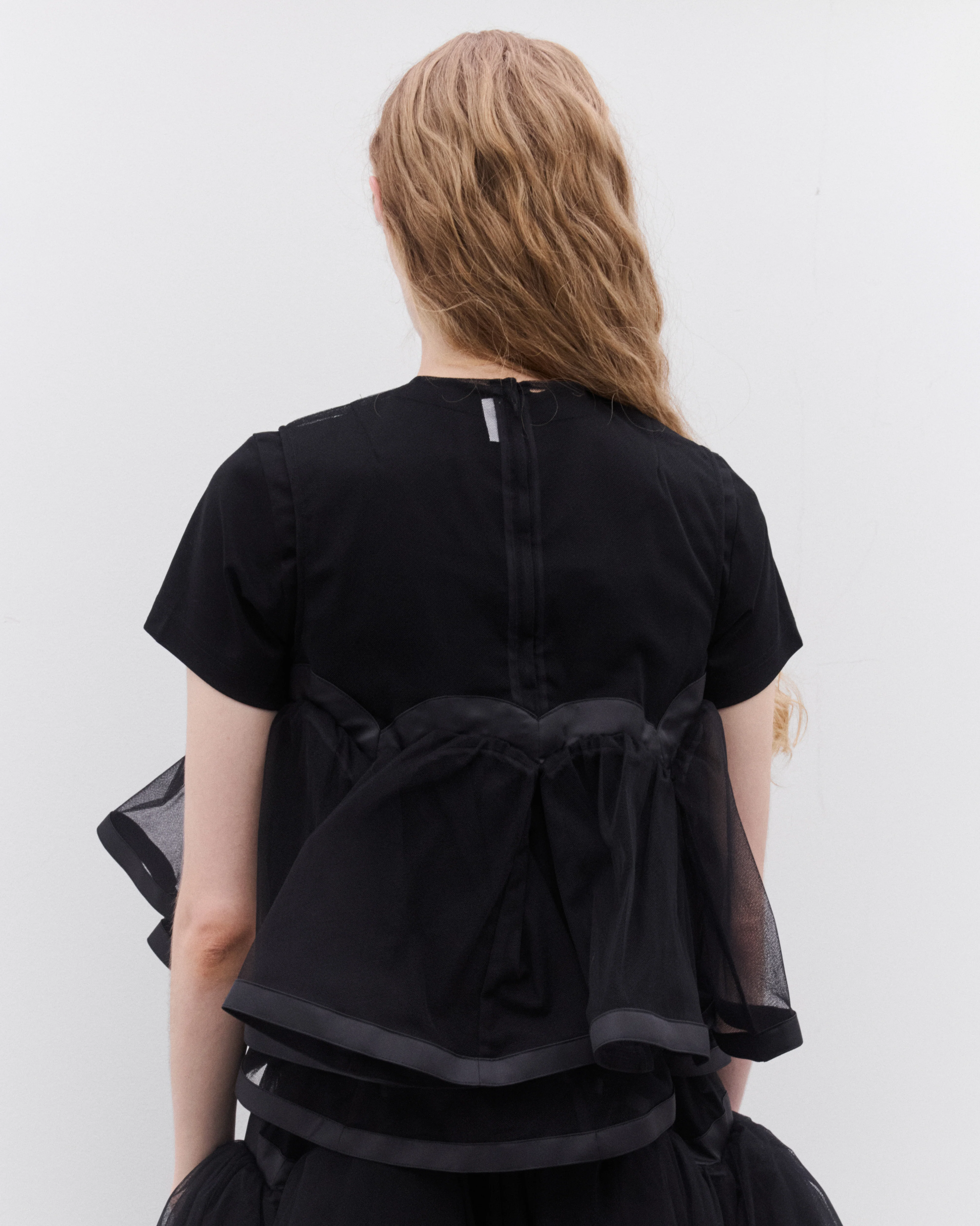 Noir Kei Ninomiya - Women’s Sleeveless Voluminous Top - (Black) - Image 5