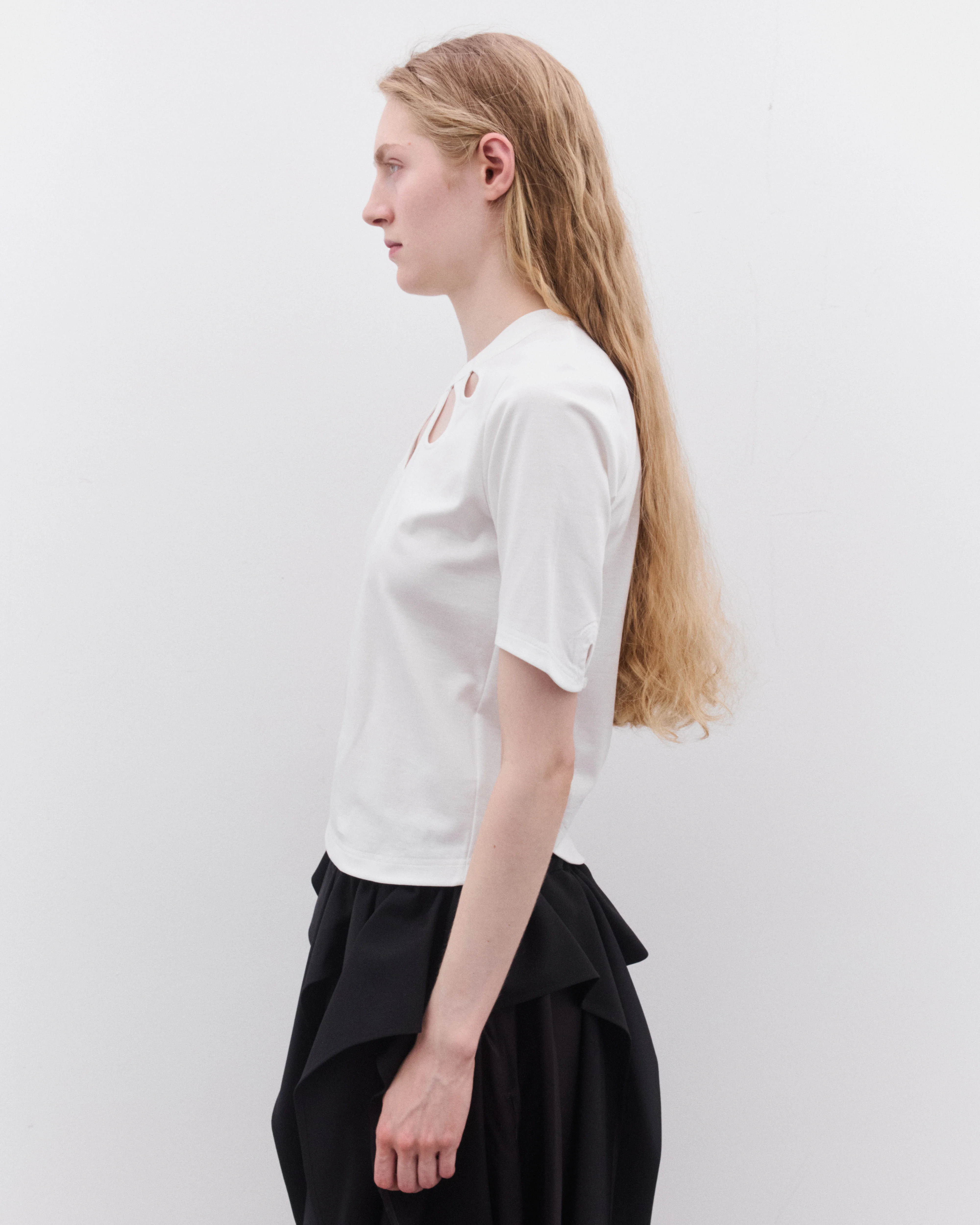 Noir Kei Ninomiya - Women’s Flower Cut Out T-Shirt - (White) - Image 4