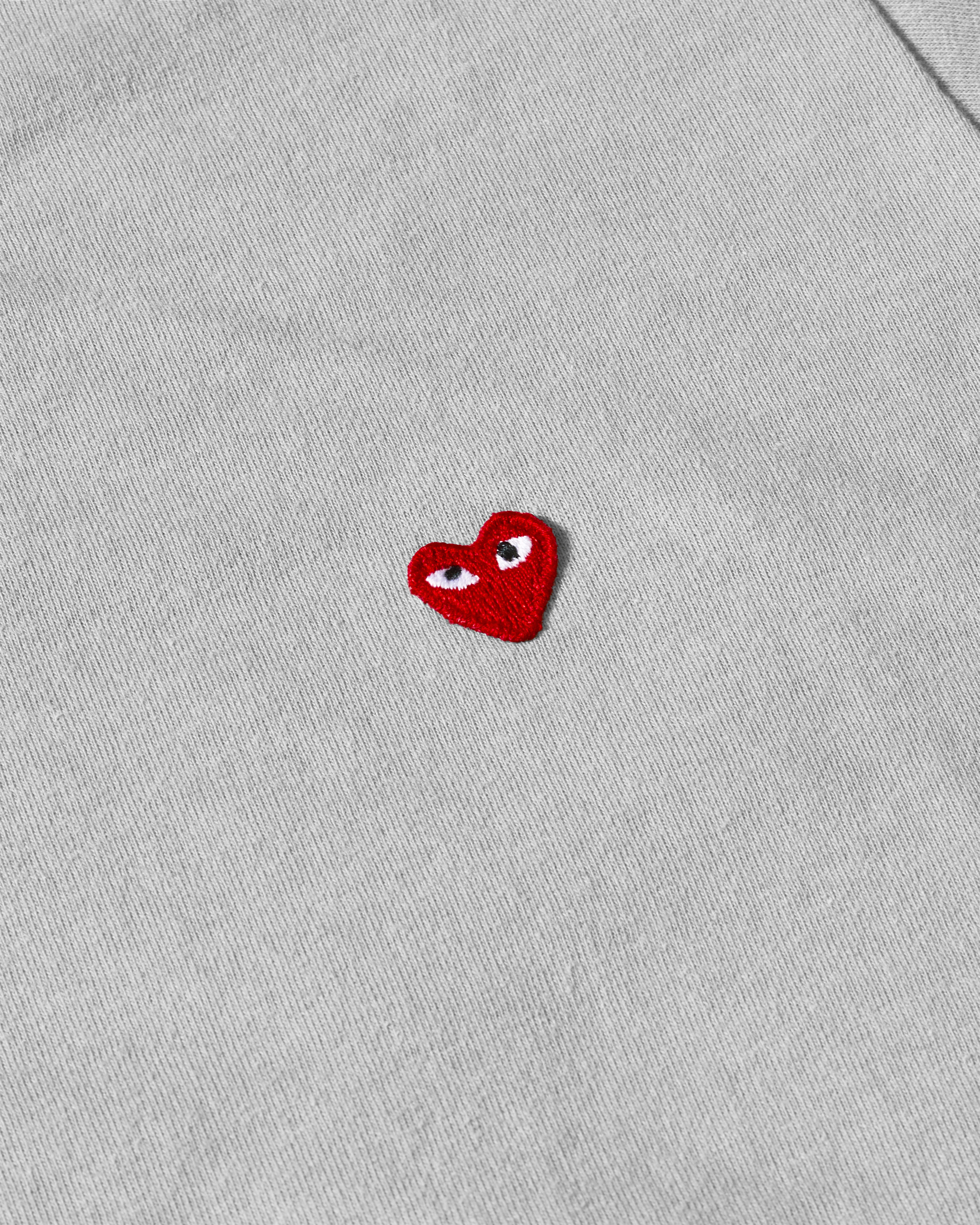 Play - Small Heart T-Shirt - (Grey) - Image 2