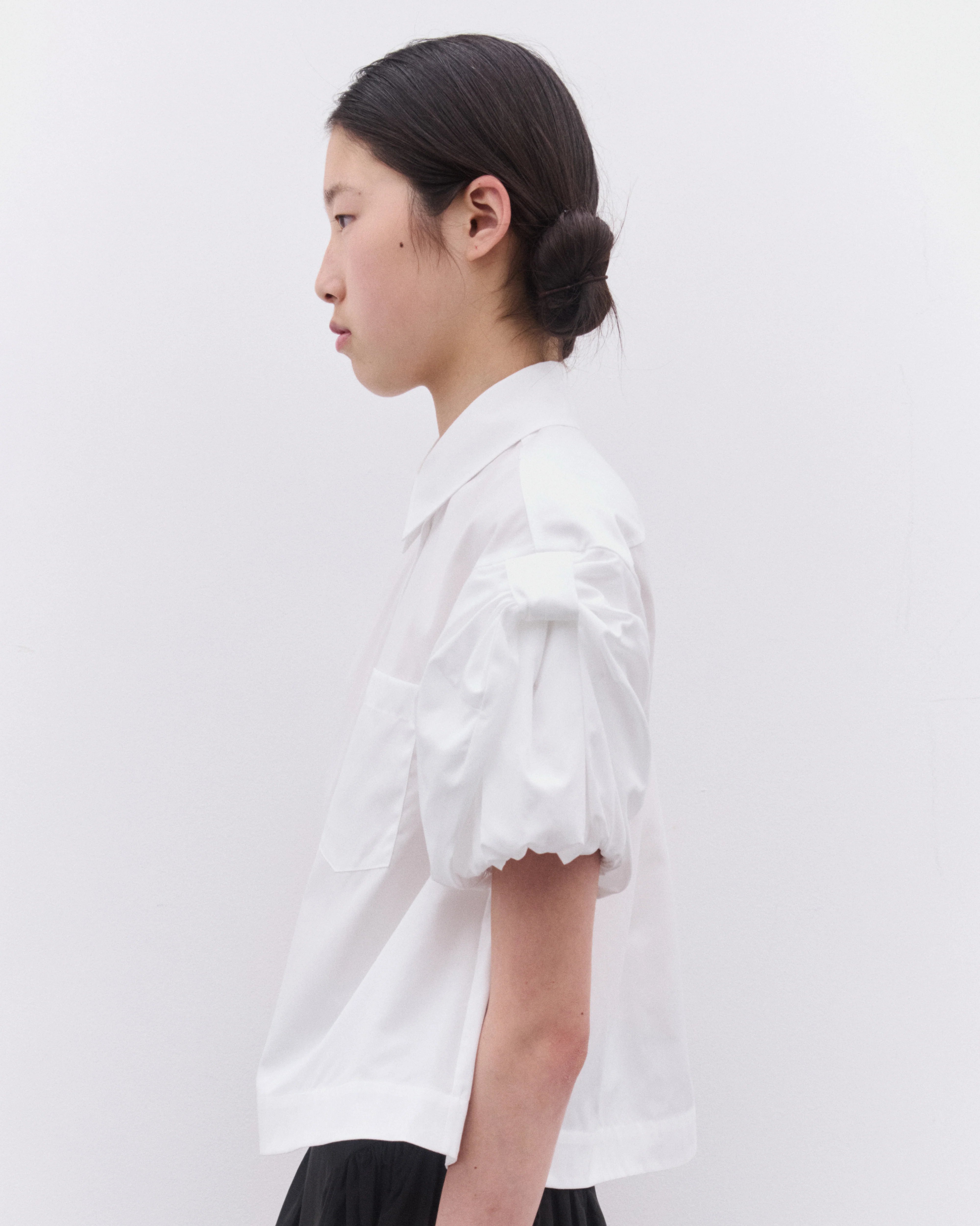 Simone Rocha - Women’s Cropped Puff Bow Sleeve Shirt - (White) - Image 4