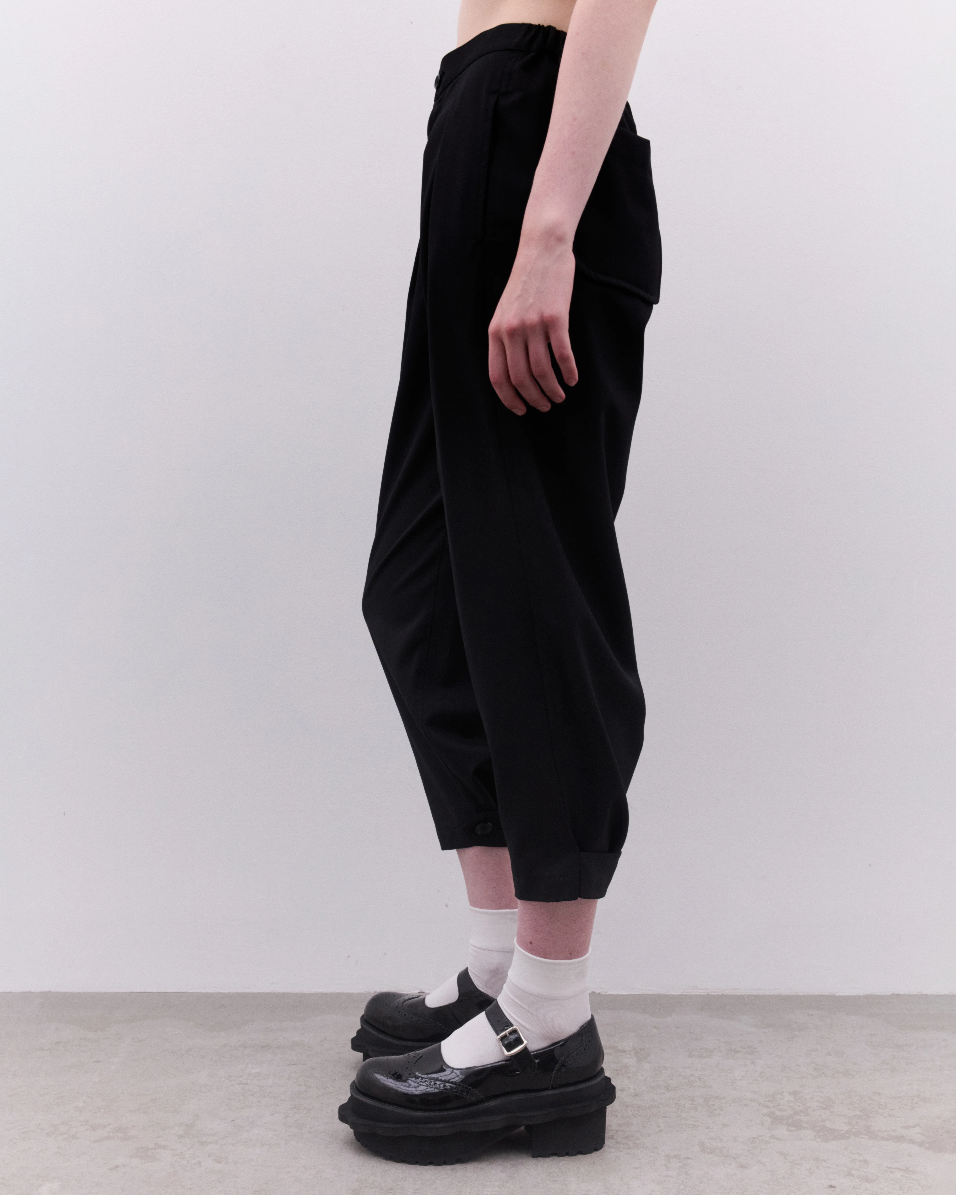 Tao - Women’s Cropped Wide Leg Trouser - (Black) - Image 4