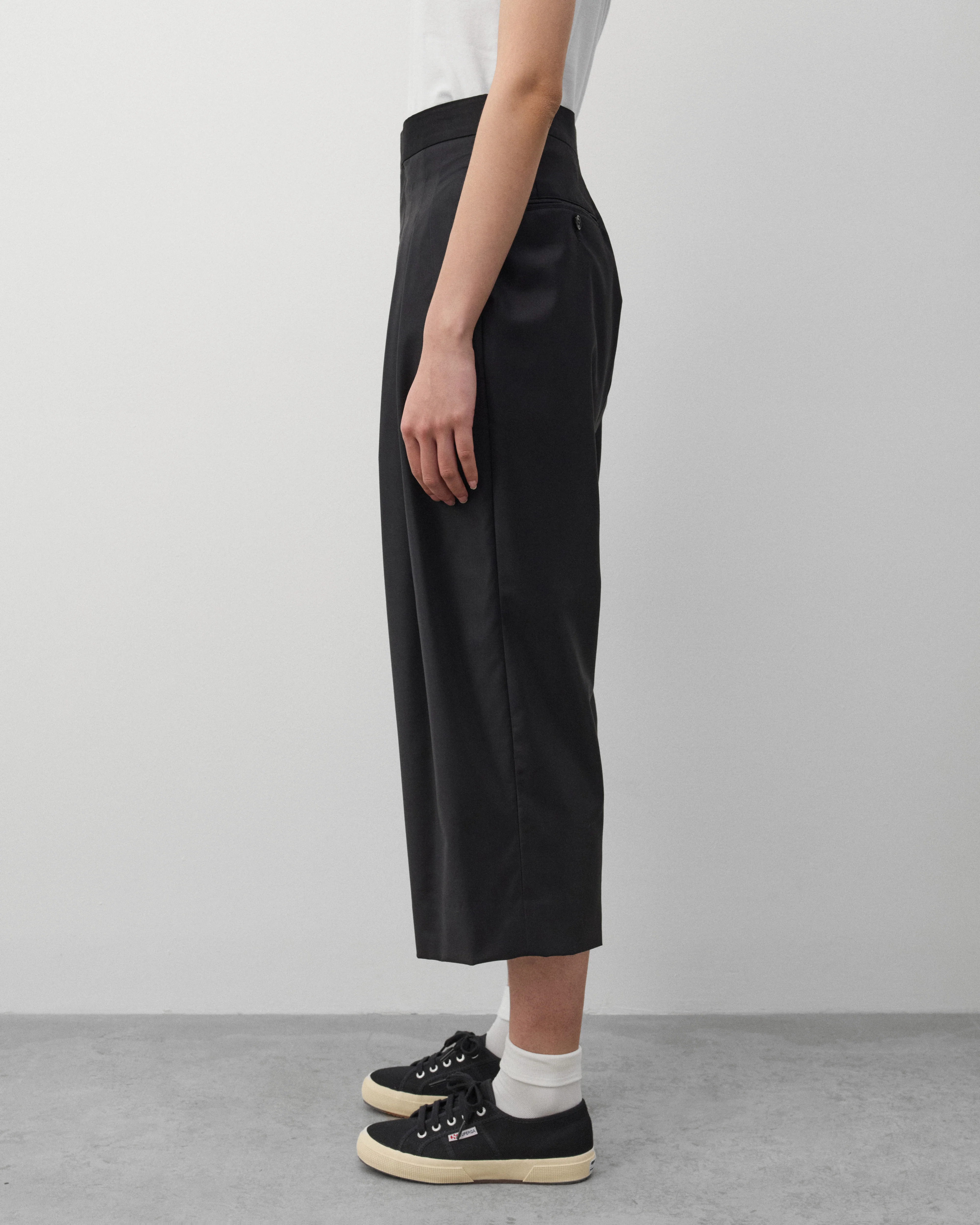 Tao - Women's Pleated Wool Trousers - (Black) - Image 4