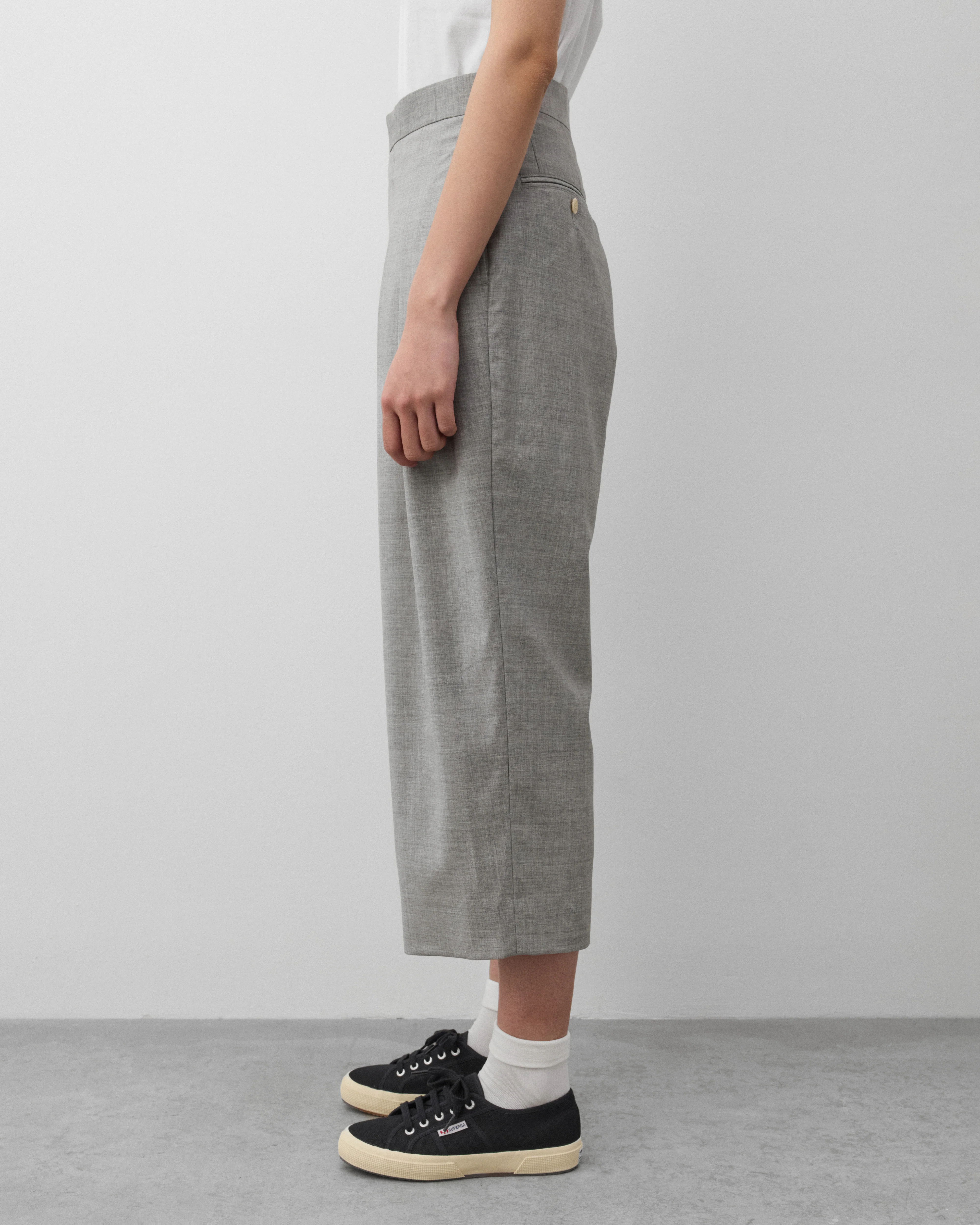 Tao - Women's Pleated Wool Trousers - (Grey) - Image 4